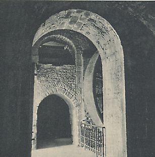 Le charnier et la roue des prisonniers. (C. Mauclair, Arthaud, 1947)